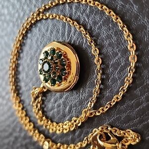 Elegant Avon Gold and Green Pendant Necklace